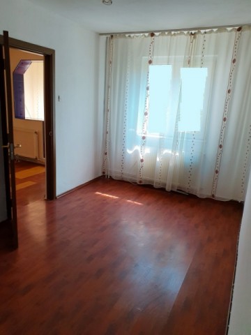 vest-zona-cosminele-2cam-cf-2-p4-balcon-centrala-35900-euro-12